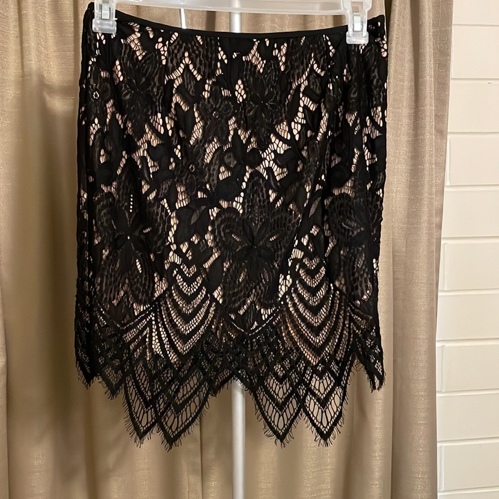 Signature lace pencil skirt